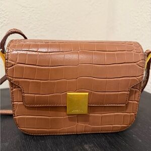 Elegant Tan Croc-Embossed Crossbody Bag
